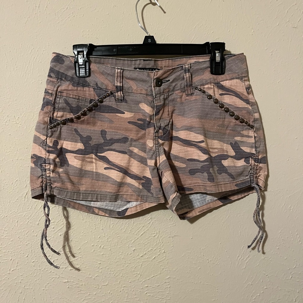 Vanilla Star Camo shorts